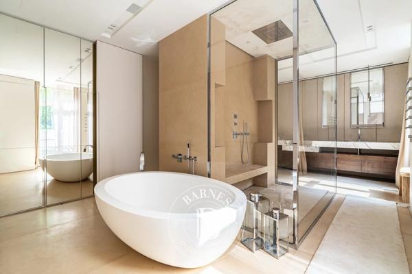 Paris 16ème, Hôtel particulier 8 Chambres -  499 m² à vendre