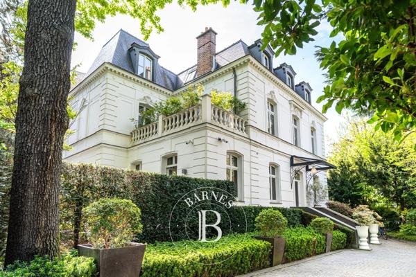 Paris 16ème, Hôtel particulier 8 Chambres -  499 m² à vendre