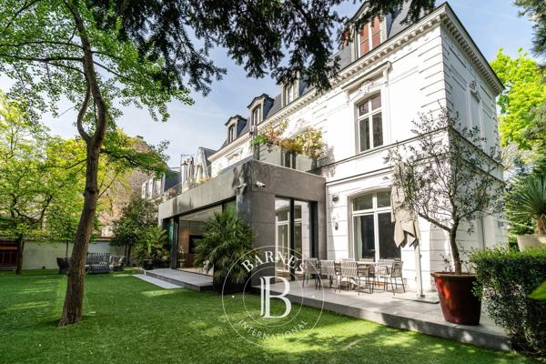 Paris 16ème, Hôtel particulier 8 Chambres -  499 m² à vendre