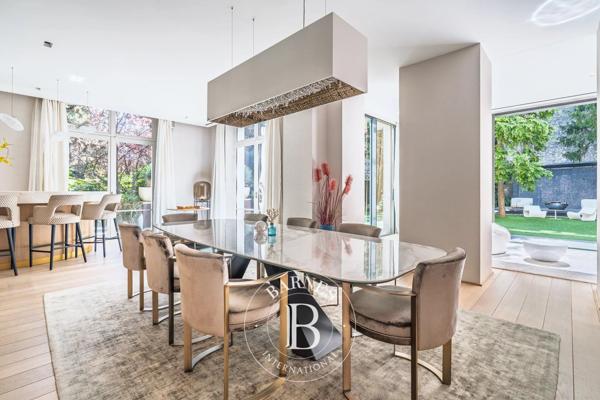 Paris 16ème, Hôtel particulier 8 Chambres -  499 m² à vendre