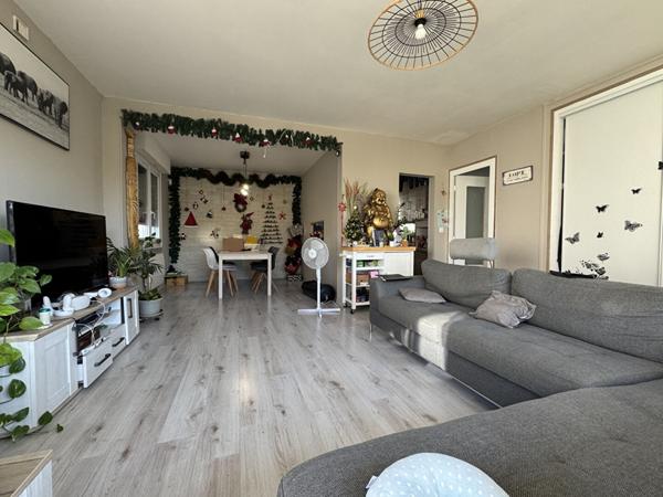 Maison 90m² 3 chambres, 2 garages à proximité des écoles et commerces