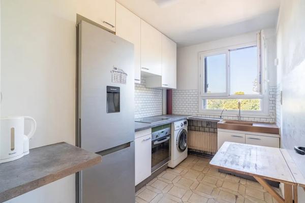 Appartement
         2 pièces
        - 45 m² 165 000 € *