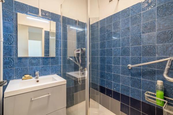 Appartement
         2 pièces
        - 45 m² 165 000 € *