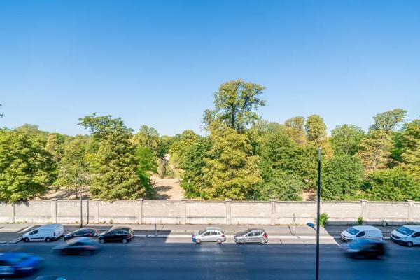 Appartement
         2 pièces
        - 45 m² 165 000 € *