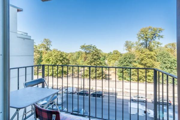 Appartement
         2 pièces
        - 45 m² 165 000 € *