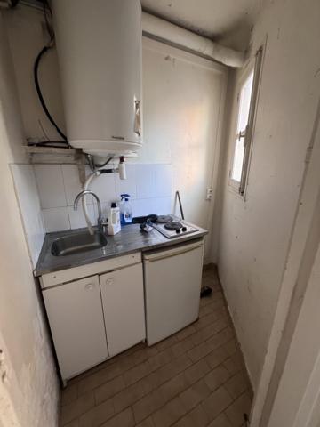 Paris 15ème - Studio avec cave bien situé