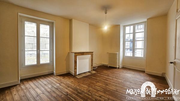 Location Maison de ville - Courette et cave - 4 chambres - 104m² - COGNAC quartier Vieux Cognac