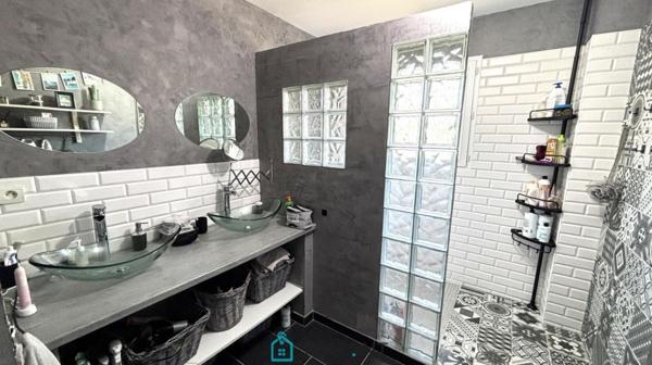 MAISON FAMILIALE CONTEMPORAINE DE 155 m² SUR 1 200 m² DE TERRAIN