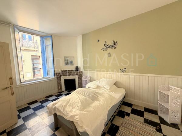 SPACIEUSE MAISON DE VILLE, 164M² HAB, 4 CHAMBRES, TERRASSE, GARAGE, QUILLAN CENTRE