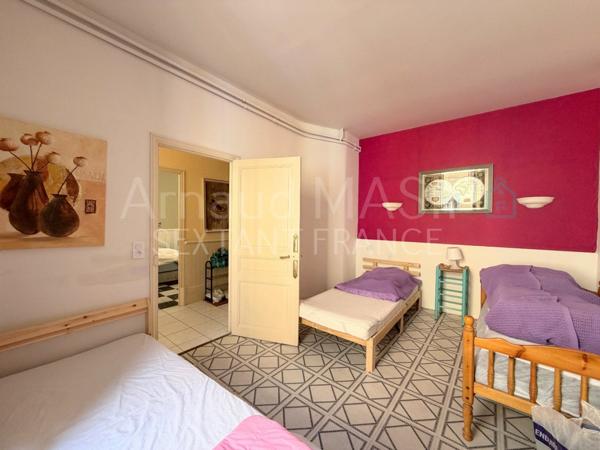 SPACIEUSE MAISON DE VILLE, 164M² HAB, 4 CHAMBRES, TERRASSE, GARAGE, QUILLAN CENTRE