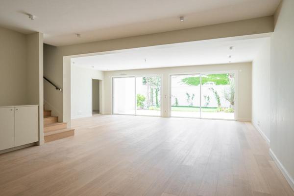 LE BOUSCAT  DUPLEX D'ARCHITECTE AVEC ENTREE INDEPENDANTE  AVEC UN ESPRIT MAISON ET JARDIN PRIVATIF