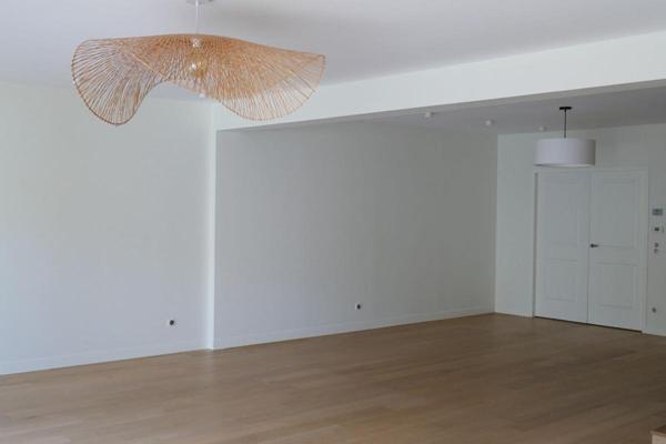 LE BOUSCAT  DUPLEX D'ARCHITECTE AVEC ENTREE INDEPENDANTE  AVEC UN ESPRIT MAISON ET JARDIN PRIVATIF