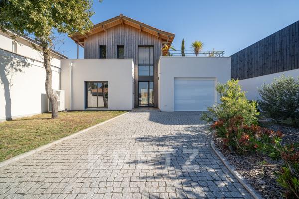 Magnifique villa d’architecte contemporaine – 5 chambres – 202 m² - Piscine