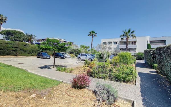 Appartement à vendre    3 pièces • 65 m2 Antibes