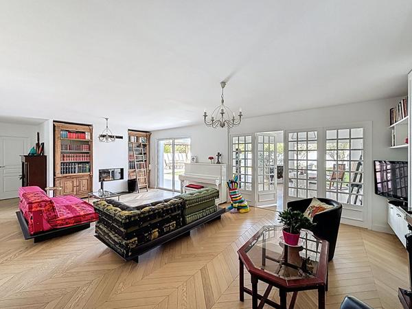 LAGORD, QUARTIER CALME, AGRÉABLE MAISON FAMILIALE DE 182m²