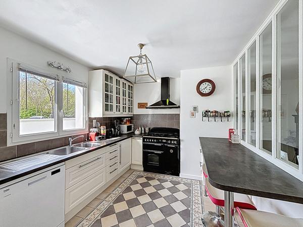 LAGORD, QUARTIER CALME, AGRÉABLE MAISON FAMILIALE DE 182m²