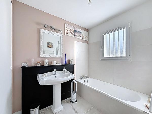 LAGORD, QUARTIER CALME, AGRÉABLE MAISON FAMILIALE DE 182m²