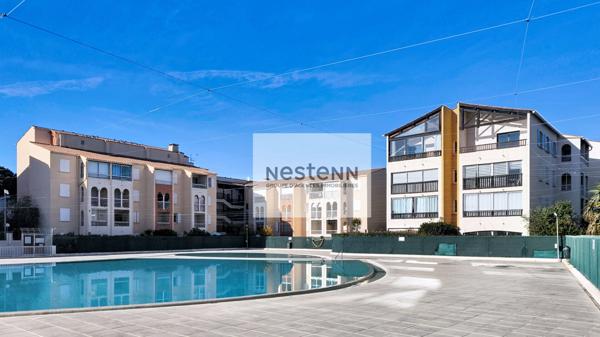 DERNIER ETAGE T2 MEZZANINE TERRASSE VUE PISCINE