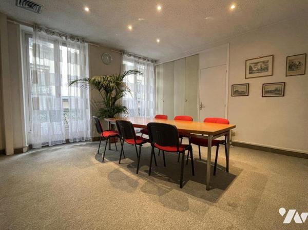 LOCAL COMMERCIAL 120m² - Paris 9e - Rue La Fayette 