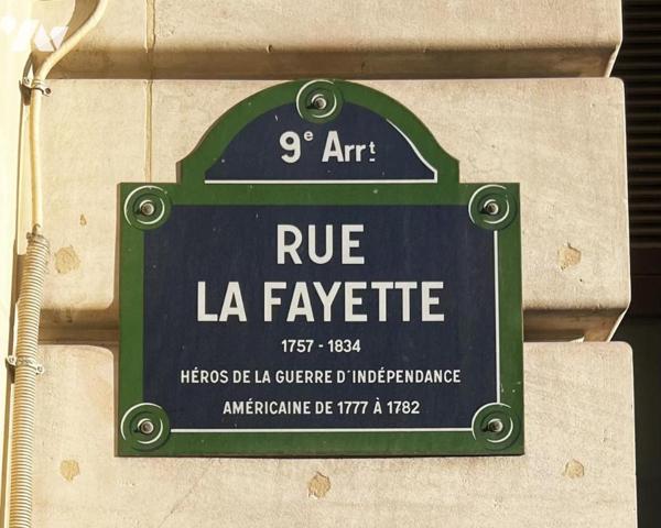 LOCAL COMMERCIAL 120m² - Paris 9e - Rue La Fayette 
