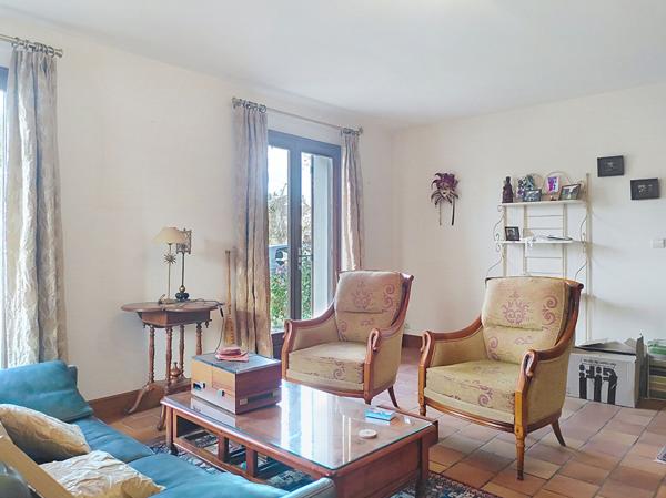 SUD CHATELLERAULT- BELLE MAISON VIVABLE DE PLAIN PIED