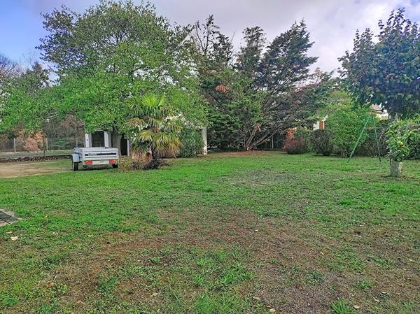 SUD CHATELLERAULT- BELLE MAISON VIVABLE DE PLAIN PIED