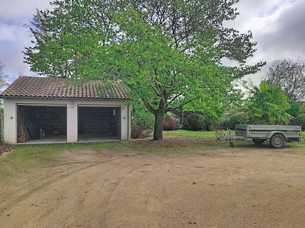 SUD CHATELLERAULT- BELLE MAISON VIVABLE DE PLAIN PIED