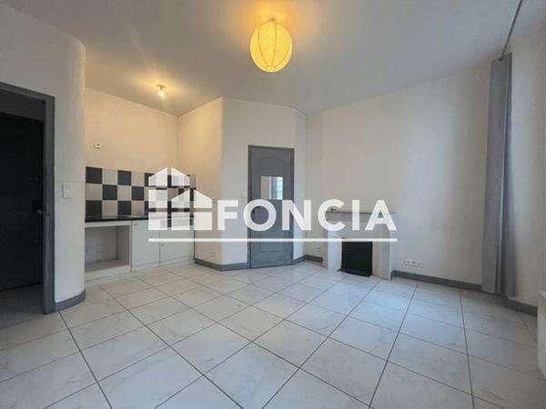 Location Studio 19.75 m² - 62 RUE GIMELLI Toulon 83000