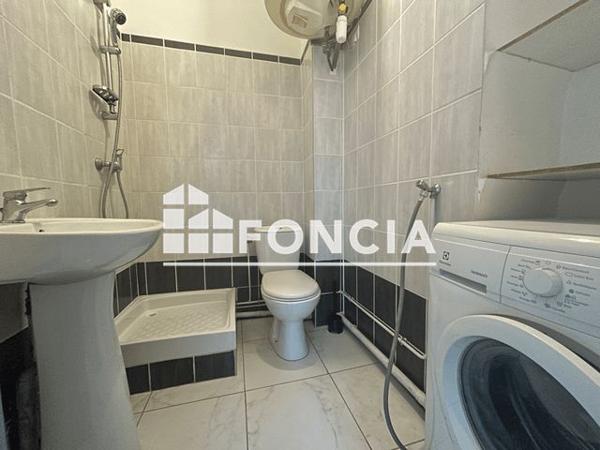 Location Studio 19.75 m² - 62 RUE GIMELLI Toulon 83000