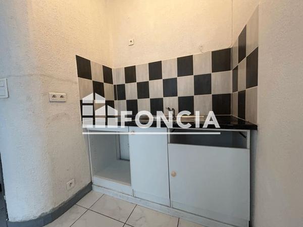 Location Studio 19.75 m² - 62 RUE GIMELLI Toulon 83000