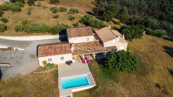 Propriété d’exception sur 5 hectares au coeur du Massif de Tanneron avec piscine vue dégagée sur les collines