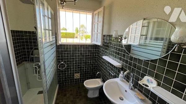 Maison indépendante exposée plein Sud avec dépendance - Terrain constructible de 2 520m2

Sit...