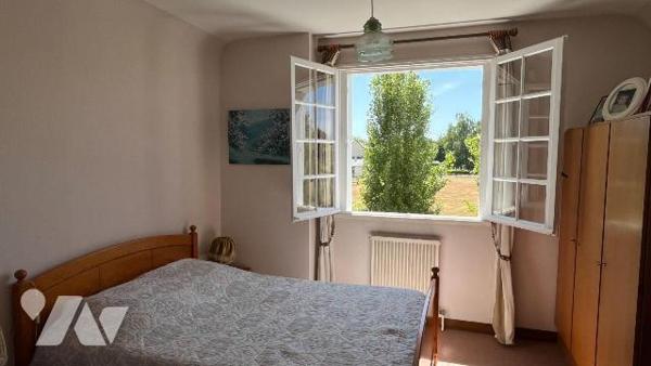 Maison indépendante exposée plein Sud avec dépendance - Terrain constructible de 2 520m2

Sit...