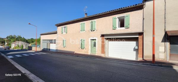 Laissez-vous séduire par cette magnifique maison de ville d'environ 300 m² habitables, un bien rare sur le marché où chaque espace a été pensé pour offrir confort, convivialité et fonctionnalité. Derrière sa façade discrète se cache une demeure familiale aux volumes impressionnants, idéale pour accueillir une grande famille, exercer une activité professionnelle ou simplement profiter d'un cadre de vie privilégié.

Dès l'entrée, le regard est immédiatement attiré par une spectaculaire pièce de vie traversante de 110 m², véritable pièce maîtresse de la maison. Cet espace baigné de lumière naturelle réunit avec élégance une cuisine dinatoire, un vaste séjour et un salon détente sublimé par une cheminée, créant une atmosphère chaleureuse où il fait bon vivre en toute saison. Les volumes généreux permettent de recevoir en toute convivialité tout en conservant des espaces de vie confortables au quotidien.

Attenants à cette pièce de vie, une buanderie et un cellier apportent un véritable confort d'organisation. Vous profiterez également d'un garage de 35 m² avec porte motorisée ainsi que d'un impressionnant garage de 126 m² avec vitrine sur rue. Ce dernier constitue un atout exceptionnel : idéal pour un artisan, une profession libérale, un collectionneur de véhicules, un espace de stockage, un atelier ou encore pour développer une activité professionnelle directement à domicile.

À l'étage, un vaste palier de 35 m², facilement aménageable en bibliothèque, salon de lecture ou espace bureau, distribue harmonieusement les différentes pièces et donne accès à 80 m² de combles aménageables, laissant entrevoir de nombreuses possibilités d'agrandissement ou d'aménagement selon vos envies.

L'espace nuit a été conçu pour répondre aux besoins de toute la famille. Il comprend :

un WC indépendant ;
une salle de bains de 6,90 m² équipée d'une douche à l'italienne, d'une baignoire d'angle et d'un meuble vasque ;
trois chambres spacieuses de 16,88 m², 17,76 m² et 17,96 m², toutes offrant de beaux volumes ;
un espace de 15 m², idéal pour une salle de jeux, un bureau, une salle de sport ou un coin télévision ;
une superbe suite parentale, véritable espace privé, composée d'une chambre de 18,15 m², d'un dressing de 17,91 m² et d'une élégante salle d'eau de 14,10 m² avec double vasque, douche à l'italienne et baignoire d'angle ;
une mezzanine de 8 m², parfaite pour un espace lecture ou télétravail.

À l'extérieur, tout est réuni pour profiter pleinement des beaux jours. Une terrasse couverte de 48 m² prolonge naturellement les espaces de vie et invite à partager de chaleureux repas en famille ou entre amis. Elle est complétée par une terrasse ouverte de 18 m², offrant un agréable espace de détente face au jardin.

Le tout s'ouvre sur un terrain clos de 1 040 m², véritable écrin de verdure où chacun pourra imaginer son projet : piscine, cuisine d'été, jardin paysager, potager, espace de jeux pour les enfants ou encore coin détente. Les possibilités sont nombreuses pour créer un extérieur à votre image.

Cette propriété se distingue par son équilibre parfait entre volumes, confort et potentiel d'évolution. Son agencement, ses nombreuses dépendances et ses espaces modulables en font un bien capable de s'adapter à tous les projets de vie, qu'ils soient familiaux ou professionnels.

Les atouts de cette propriété
Environ 300 m² habitables.
Pièce de vie traversante de 110 m² avec cheminée.
Cuisine dinatoire ouverte sur les espaces de réception.
4 grandes chambres, dont une suite parentale avec dressing et salle d'eau privative.
Salle de bains familiale avec douche à l'italienne et baignoire d'angle.
Espace bureau ou salle de jeux de 15 m².
Vaste palier de 35 m².
80 m² de combles aménageables.
Buanderie et cellier.
Deux garages de 35 m² et 126 m², dont un avec vitrine sur rue, idéal pour une activité professionnelle.
Terrasse couverte de 48 m² et terrasse ouverte de 18 m².
Terrain clos de 1 040 m² offrant de multiples possibilités d'aménagement.
À proximité immédiate des commerces, des écoles et de toutes les commodités.

Une propriété unique sur le secteur de Blaye-les-Mines, où les volumes, les prestations et le potentiel se conjuguent pour offrir un cadre de vie exceptionnel. Que vous recherchiez une grande maison familiale, un lieu permettant d'allier vie privée et activité professionnelle ou un bien aux possibilités d'évolution remarquables, cette demeure répondra à toutes vos attentes. Une visite s'impose pour découvrir tout son charme et son incroyable potentiel.