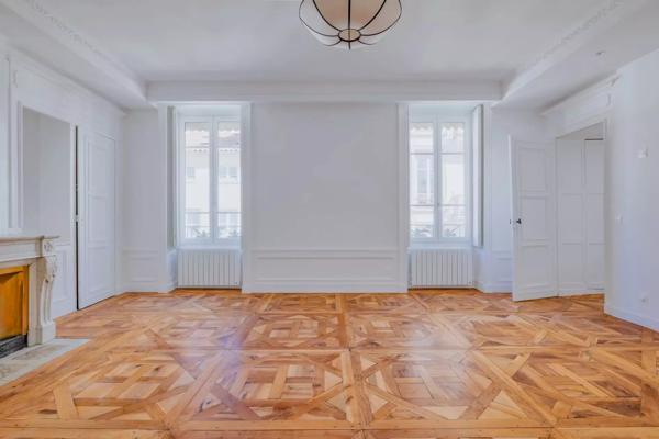 APPARTEMENT T2 - HYPER CENTRE - RUE SAINTE HELENE
