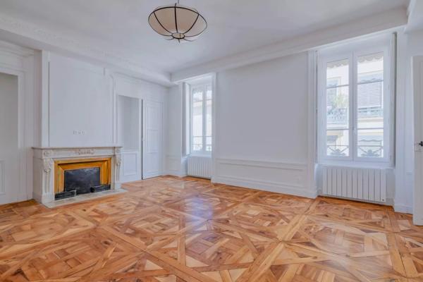 APPARTEMENT T2 - HYPER CENTRE - RUE SAINTE HELENE
