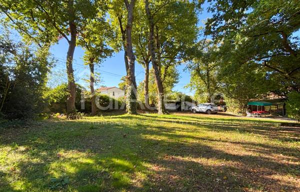 Maison Parc boisé 1588 m2 - proche plage