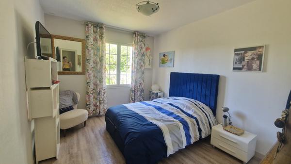 Maison - 7 pièces - 242 m²