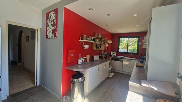 Maison - 7 pièces - 242 m²