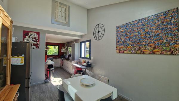 Maison - 7 pièces - 242 m²