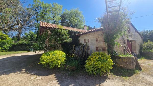 Maison - 7 pièces - 242 m²