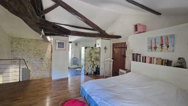 Maison - 7 pièces - 242 m²