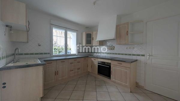 maison avec un studio loué