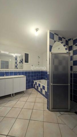 maison avec un studio loué