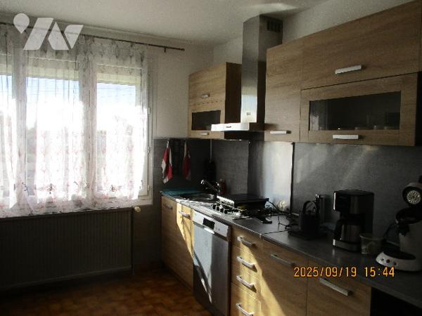 VOUZIERS, un pavillon d'habitation en très bon état sur un terrain de 900 m².