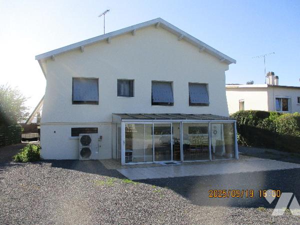 VOUZIERS, un pavillon d'habitation en très bon état sur un terrain de 900 m².