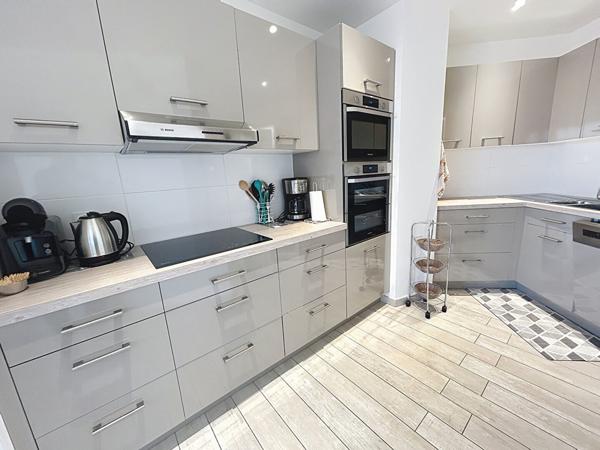 PORT-FREJUS Appartement 3 pièces vue canal port garage