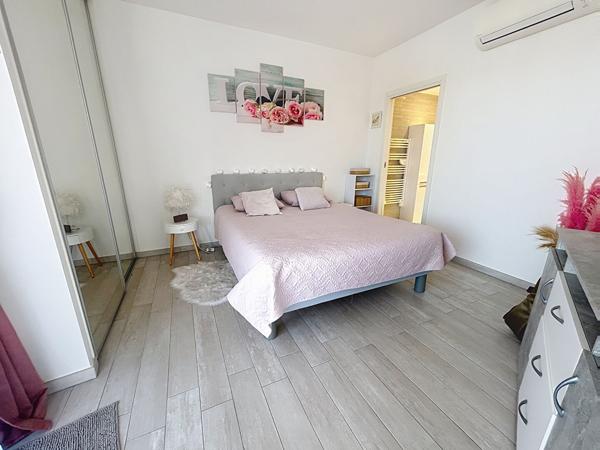 PORT-FREJUS Appartement 3 pièces vue canal port garage