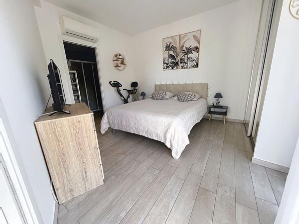 PORT-FREJUS Appartement 3 pièces vue canal port garage