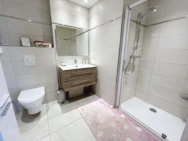 PORT-FREJUS Appartement 3 pièces vue canal port garage